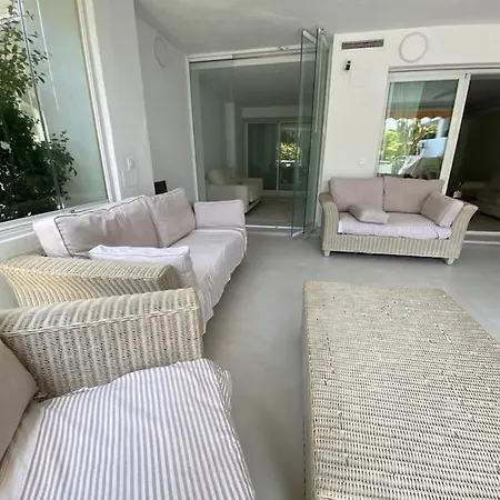 Luxueux Au Bord De La *
